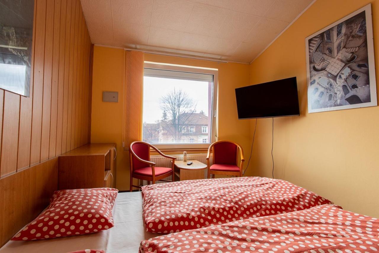 Penzion Skolicka ปราก ภายนอก รูปภาพ